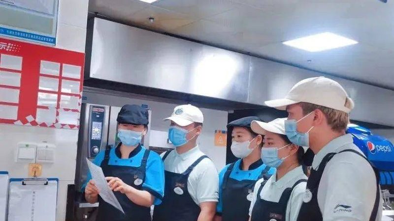 关注指标：从资质、产品、服务三方面入手
