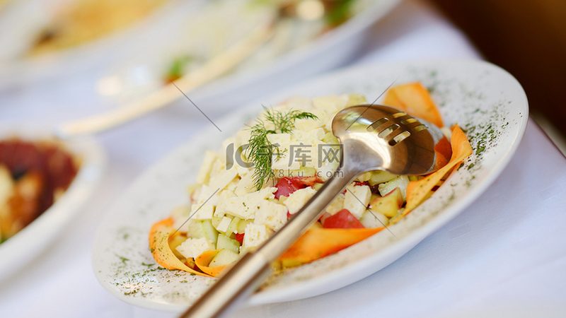 新开粮油店，如何预估利润空间？**